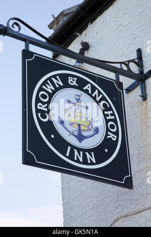 Krone und Anker Inn Pub Schild, heilige Insel; Northumberland; England; UK Stockfoto