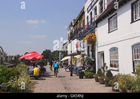 Am Flussufer an der Rutland und Blue Anchor Pub Hammersmith Stockfoto