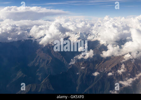 Peru - Mai 11: Luftaufnahme des caped Schneeberge von Peru von einem Flugzeug von Lima nach Cusco fliegen. 11. Mai 2016, Peru. Stockfoto