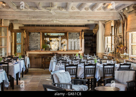 Agrino Restaurant im Apokryfo Hotel in dem Dorf Lofou in Zypern. Stockfoto