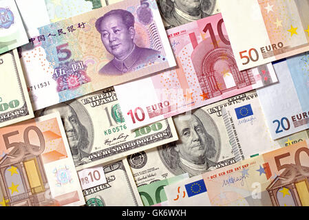 Dollar, Euro und Yuan Banknoten-Hintergrund Stockfoto