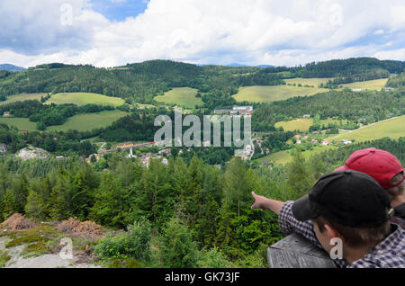 Breitenstein: Blick vom 20 Schilling Blick auf die Semmeringbahn zum Dorf Breitenstein, jungen, Österreich, Niederösterre Stockfoto