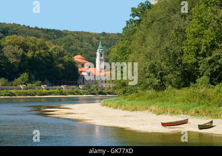 Weltenburg mit Kanus Stockfoto