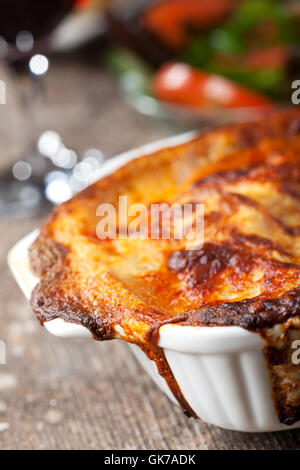 Lasagne in einer Auflaufform Stockfoto