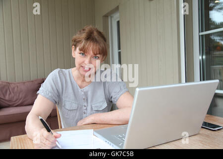 Frau Laptop notebook Stockfoto