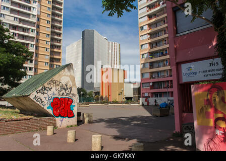 Bagnolet, Frankreich, Pariser Vororte, Straßenszene, Moderne Architektur, Gemeinderat Social Housing Projects Towers, Town Square, 'Capsulerie' Design 1960er Jahre, arme, vorstädtische Nachbarschaft, Vorort 1960er Jahre, seine saint denis, frankreich Vorort Wohnen, Armutswohnungen Stockfoto