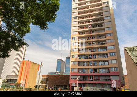 Bagnolet, Frankreich, Pariser Vororte der 1960er Jahre, Straßenszene, Moderne Architektur, Vorort Nachbarschaft HLM Council Social Housing Projects Towers 'Capsulerie' Design 1960er Jahre immobilier, saint denis Gebäude, Tours Wohnung France Tower Hood Stockfoto