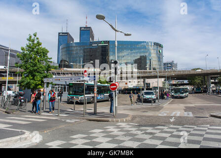 Bagnolet, Frankreich, Pariser Vororte, Straßenszene, Moderne Architektur, Office Towers und Overpass, Bushaltestelle, Gallieni, Vorstadtviertel, seine saint denis Stockfoto