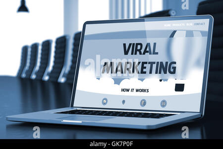 Virales Marketing auf Laptop im Tagungsraum. Stockfoto