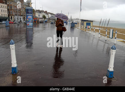 Nassem Wetter am Strand von Weymouth, Dorset, Großbritannien Stockfoto
