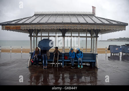 Nassem Wetter am Strand von Weymouth, Dorset, Großbritannien Stockfoto