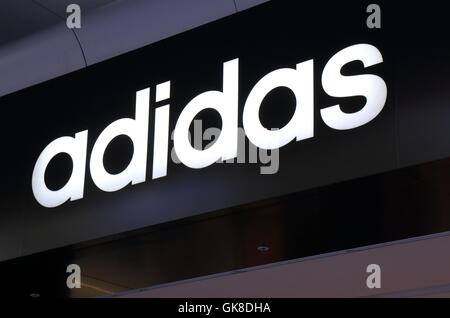 Logo von Adidas, Deutsche multinationale Unternehmen, das entwickelt und fertigt Sportbekleidung und Accessoires. Stockfoto