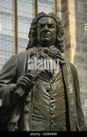 Bach-Denkmal vor der St. Thomas Kirche, Leipzig, Sachsen, Deutschland Stockfoto