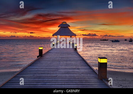 Sonnenuntergang Malediven Steg Stockfoto