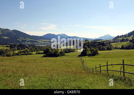 Berge Alpen Wiesen Stockfoto