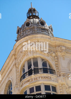 AUX Dames de France Kaufhaus Gebäude Detail, Narbonne, Languedoc Roussillon, Frankreich. Das Unternehmen wurde im Jahre 1898 gegründet. Stockfoto