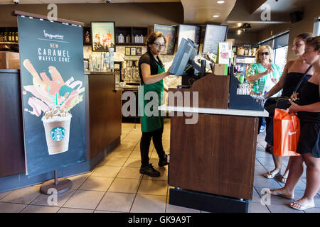 Florida, Süd, Ellenton, Ellenton Premium Outlets Mall, Einkaufszentrum, Starbucks Coffee, Kaffeehaus, Kette, Mitarbeiter, Kassierer, Job, Bestellung, Transaktionszahlung Stockfoto
