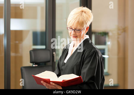 Frau Gewand Gesetze Stockfoto