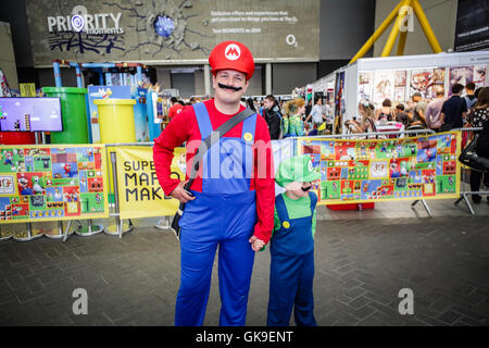 Cosplayer bei hyper Japan O2, London, UK 07.12.2015 Stockfoto