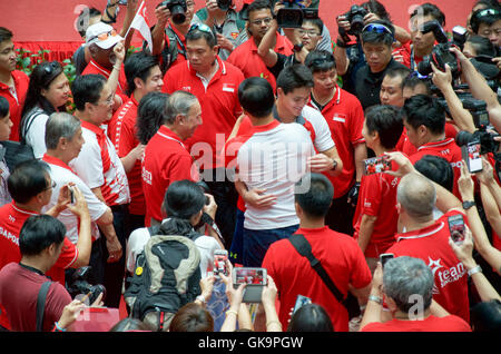 Joseph Schulbildung, die Singapurs erste Olympiasieger, auf seine Siegesparade in Singapur Stockfoto