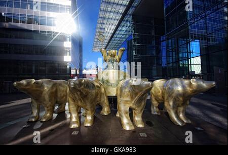 Quadriga mit Buddy Bären im neuen Kranzler Eck Berlin Stockfoto