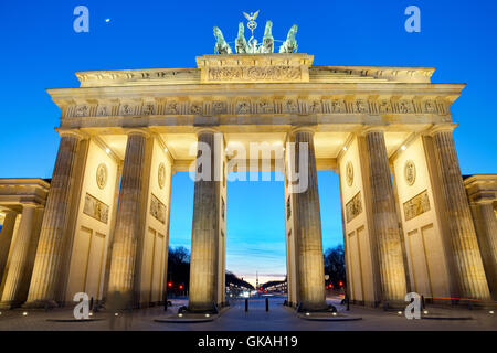 das Brandenburger Tor bei Sonnenuntergang Stockfoto