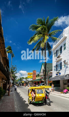 Straßen- und bunten lokalen Tuk Tuk-Moto-Taxi auf exotischen tropischen Boracay island Philippinen Stockfoto