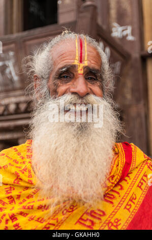 alten indischen Mann mit Bart und festlich bemalte Gesicht, Orchha, rajasth Stockfoto