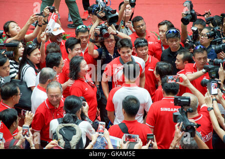 Joseph Schulbildung, die Singapurs erste Olympiasieger, auf seine Siegesparade in Singapur Stockfoto