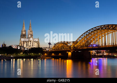 Köln - Dom und Hohenzollern Brücke Stockfoto