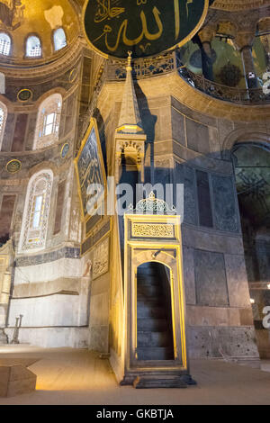 Minbar oder Kanzel in der Hagia Sophia, Istanbul, Türkei Stockfoto