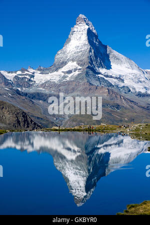 Das Matterhorn spiegelt sich in stelisee Stockfoto