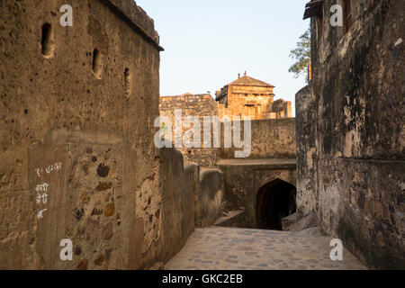 Ranthambhore Fort im Ranthambhore National Park, Rajasthan, Indien, mit seinen Criss cross Korridore gebaut wie ein Labyrinth, feindliche Angriffe zu verwirren Stockfoto