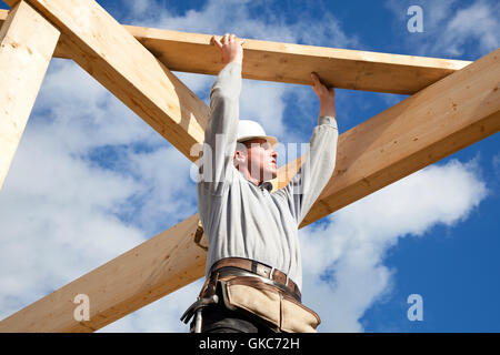 Holz-Bau-Arbeiter-Szene Stockfoto