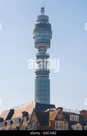 Telecom Tower London, Wahrzeichen der 1960er Jahre baute British Telecom Tower in der Nähe von Tottenham Court Road in London, Vereinigtes Königreich. Stockfoto