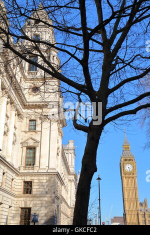 Blick auf Big Ben vom Parliament Square im Winter, London, Großbritannien Stockfoto