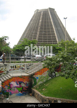 Funky Architektur von The Metropolitan Cathedral of Saint Sebastian in Rio De Janeiro, Brasilien. Stockfoto