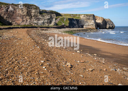 Blast Strand und Klippen an der Nasenspitze, Dawdon, County Durham, UK Stockfoto