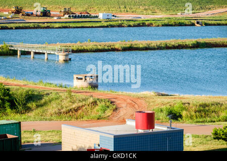 Hefner Wasseraufbereitungsanlage von oben 3827 W. Hefner Straße in Oklahoma City, Oklahoma, USA übernommen. Stockfoto