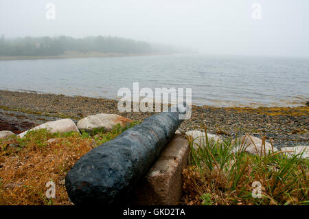 Oak Island Kanone in die Nebel - Nova Scotia - Canada Stockfoto