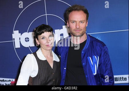 Stars bei der Premiere von "Tatort: Wir – IGV – Sie" in der Filmkunst 66.  Mitwirkende: Meret Becker, Mark Waschke wo: Berlin, Deutschland bei: 18. Mai 2016 Stockfoto
