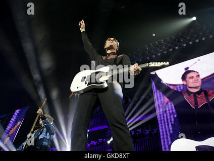 Erforming bei Manchester Arena Featuring kaputt: Busted, Charlie Simpson wo: Manchester, Vereinigtes Königreich bei: 21. Mai 2016 Stockfoto