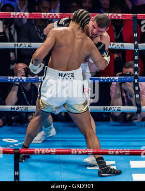 David Haye und Arnold Gjerjaj Schwergewichts-Boxkampf in der Londoner O2 Arena.  Mit: David Haye und Arnold Gjerjaj wo: London, Vereinigtes Königreich bei: 21. Mai 2016 Stockfoto