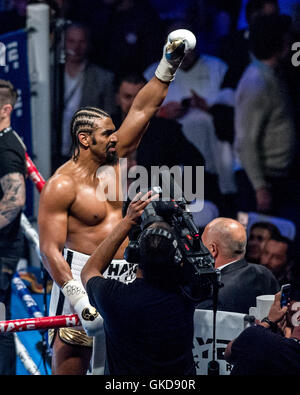 David Haye und Arnold Gjerjaj Schwergewichts-Boxkampf in der Londoner O2 Arena.  Mit: David Haye und Arnold Gjerjaj wo: London, Vereinigtes Königreich bei: 21. Mai 2016 Stockfoto