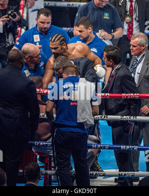 David Haye und Arnold Gjerjaj Schwergewichts-Boxkampf in der Londoner O2 Arena.  Mit: David Haye und Arnold Gjerjaj wo: London, Vereinigtes Königreich bei: 21. Mai 2016 Stockfoto