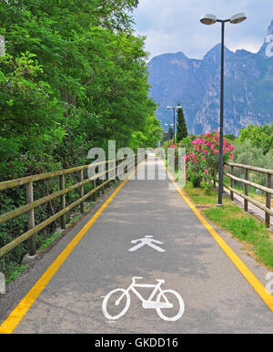 Radweg im Park, Italien Stockfoto