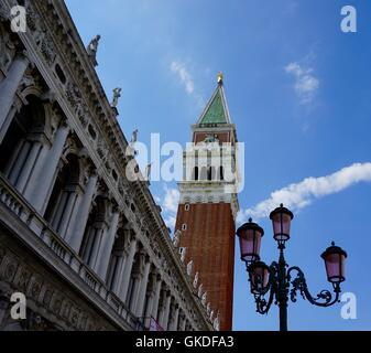 Markusplatz Glockenturm (Campanile di San Marco) ist die Glocke Turm des St. Markus Basilika in Venedig, Italien. Stockfoto