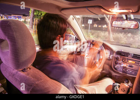Langzeitbelichtung Nacht fahren Stockfoto