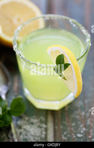 Trinken trinkende Lätzchen Stockfoto