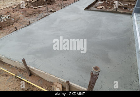 neuen Betonboden nach gegossenen Zement auf Baustelle Stockfoto